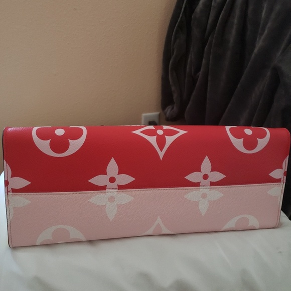 Louis Vuitton OnTheGo Giant Monogram - Picture 5 of 8